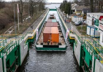 The first commercial container transport along the Vistula River