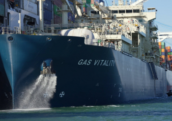 Marseille-Fos' first box carrier LNG bunkering