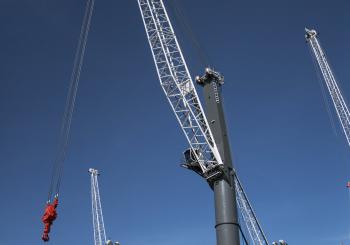 A new Liebherr adds to Broekman Logistics' heavy-lift capacity