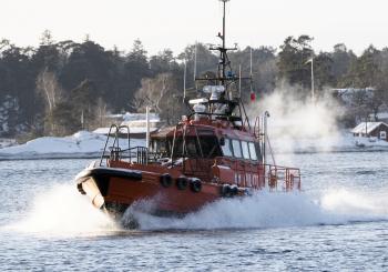 Methanol conversion kits for marine diesel engines