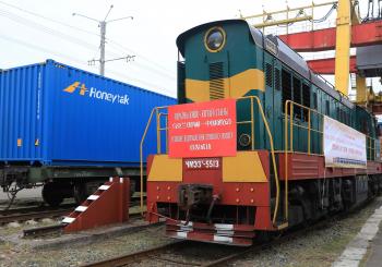 Ukraine's first containerised exports by rail to China