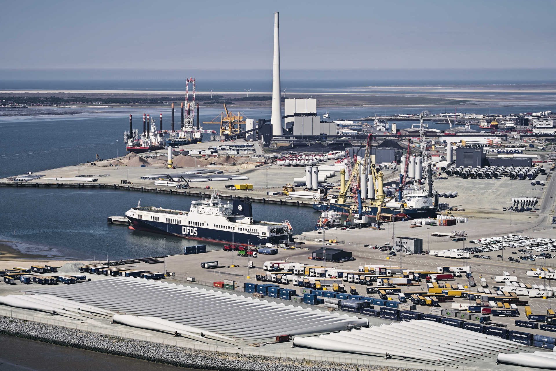 Port of Esbjerg-Valmont SM offshore wind energy co-op