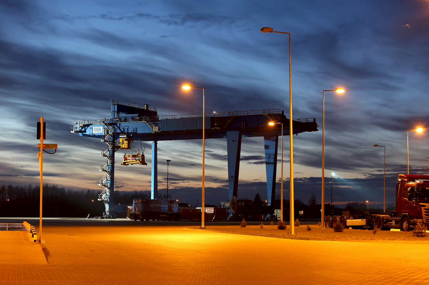 New China-Poland e-commerce & postal rail service