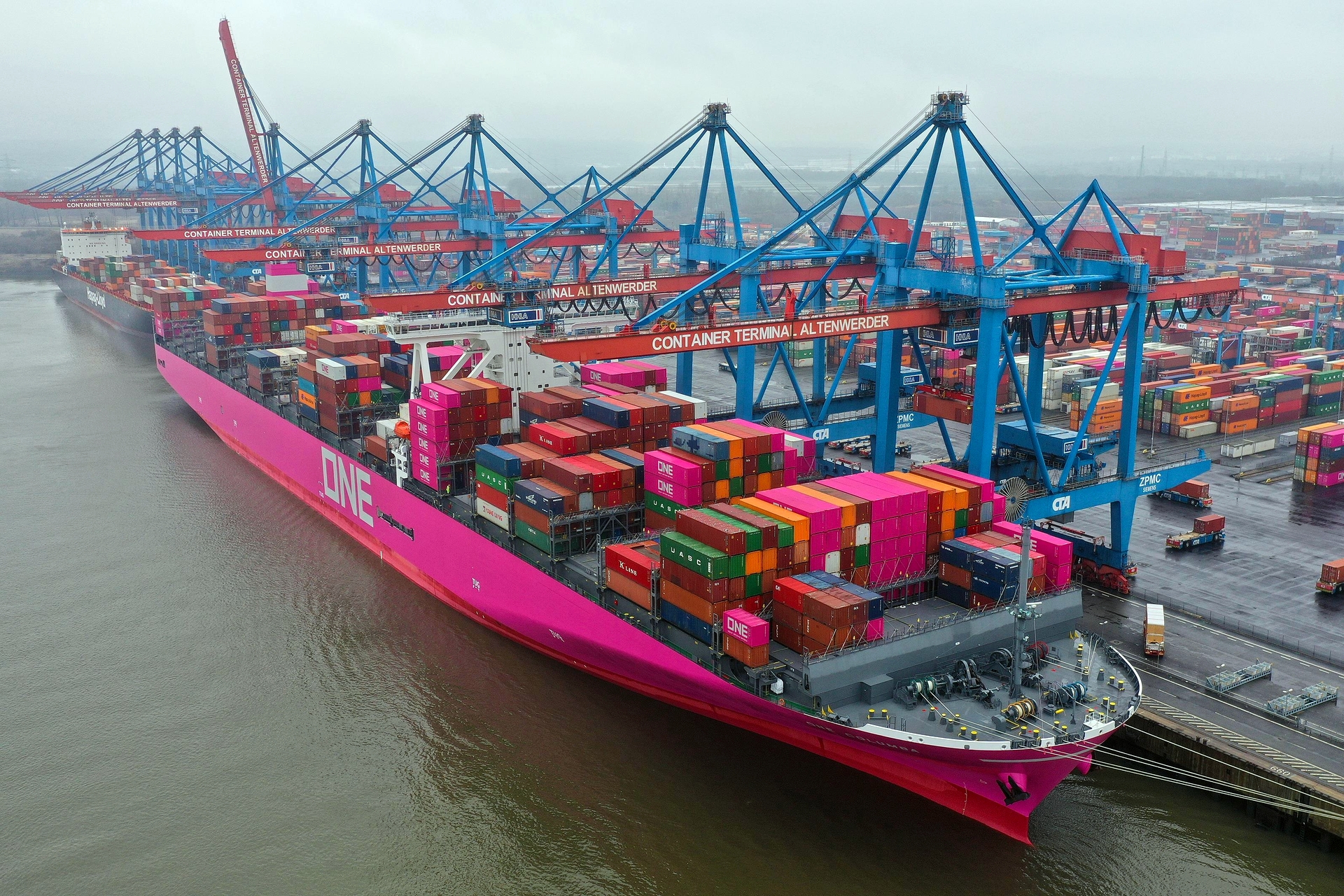 iSAM AG goes under HHLA's umbrella