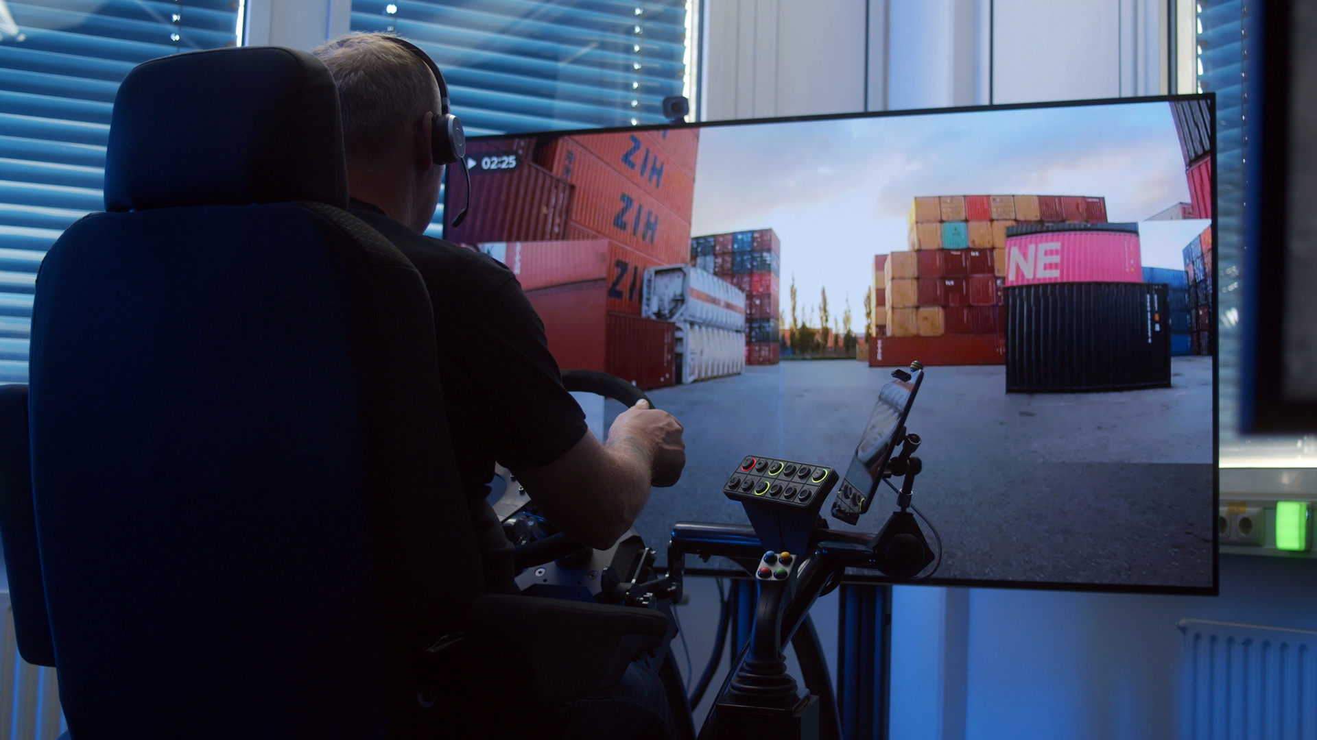 Remote-to-automated trucking - tested by HHLA in Tallinn