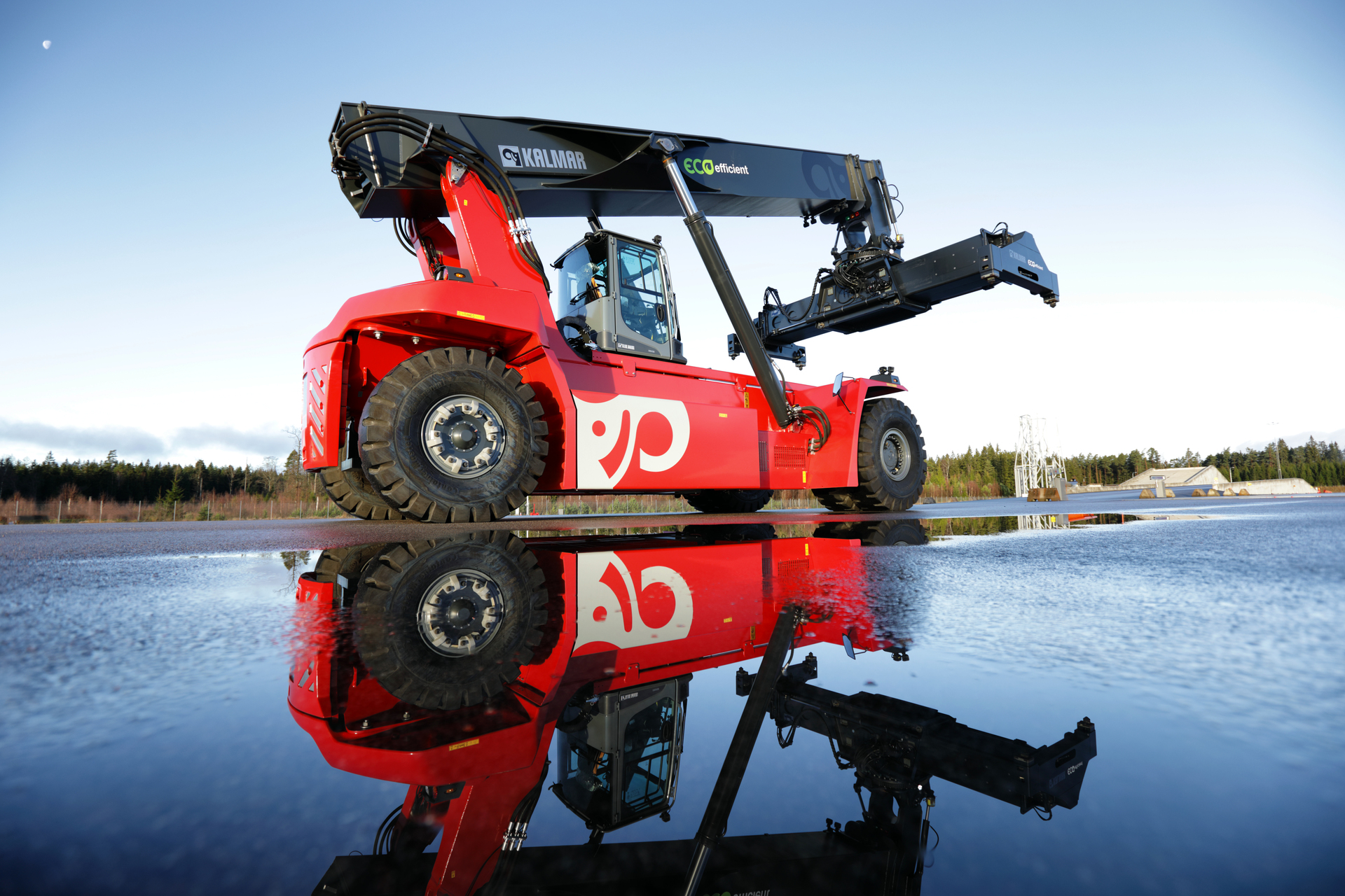 Helsingborg to receive Sweden's first electric reachstacker