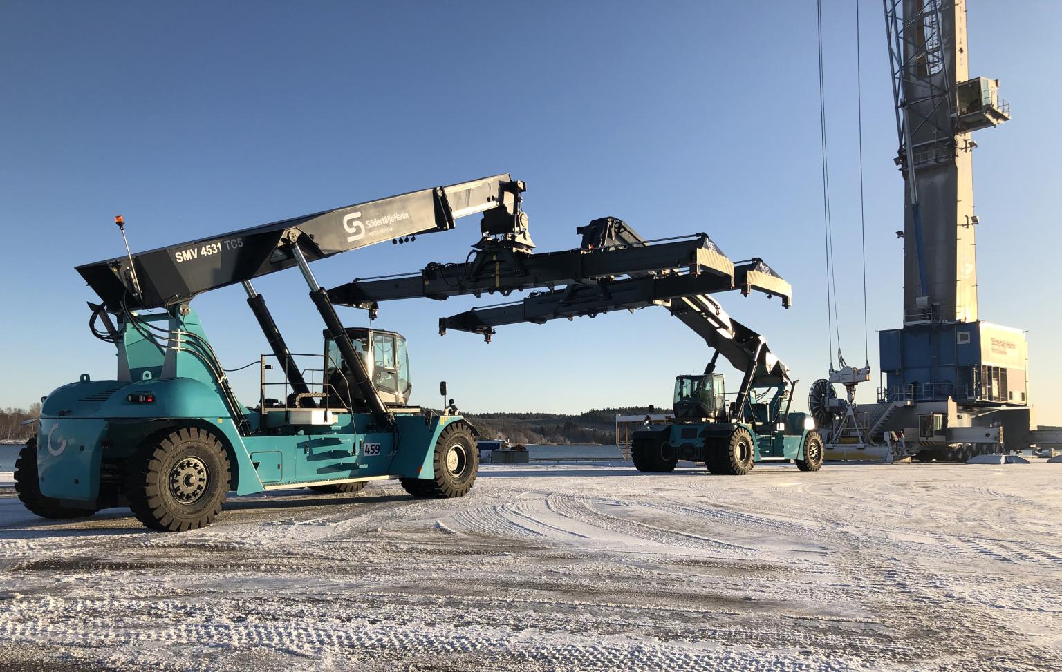 Södertälje port's new heavy-duty & eco-friendly machinery