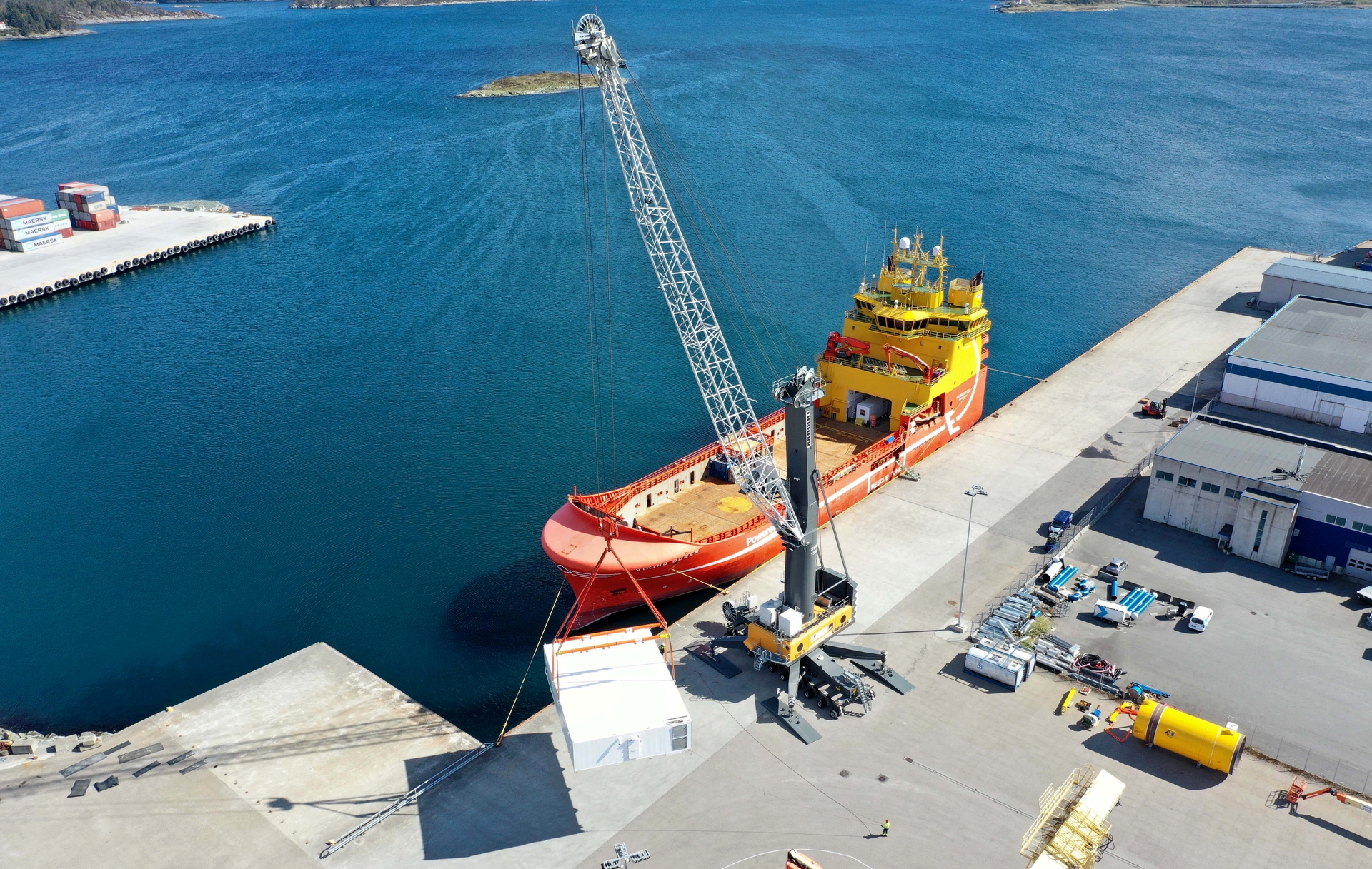 Port of Karmsund buys another LHM 550