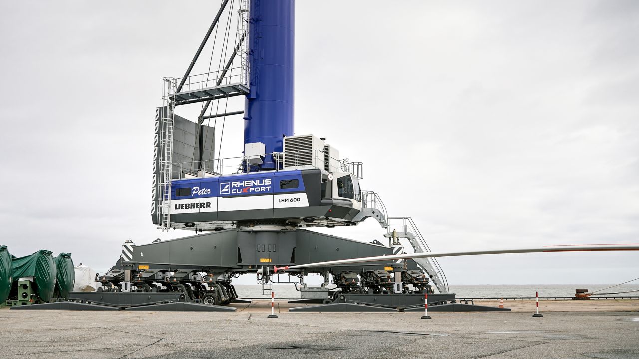 Rhenus Logistics' new Liebherr