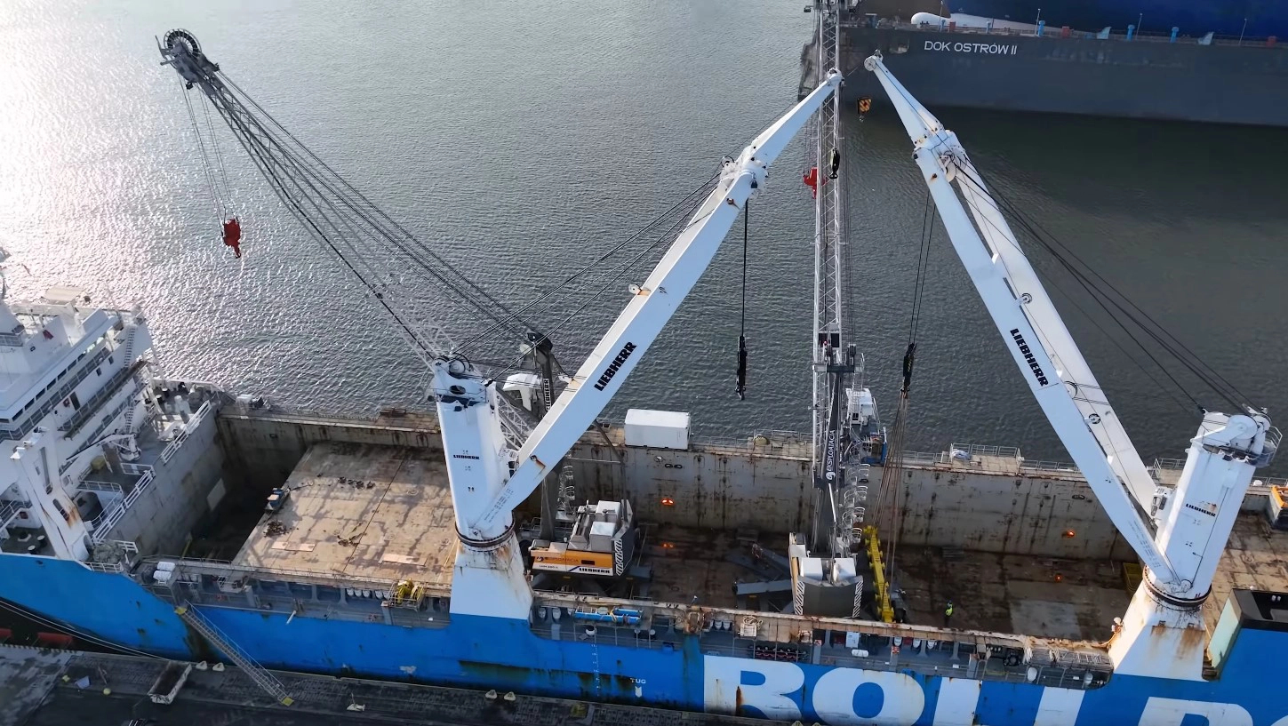 PGE takes in two mobile harbour cranes