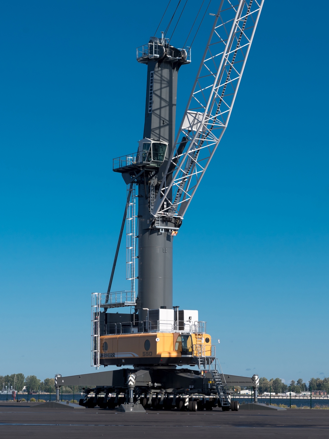 Grenaa buys & upgrades a Liebherr LHM 550