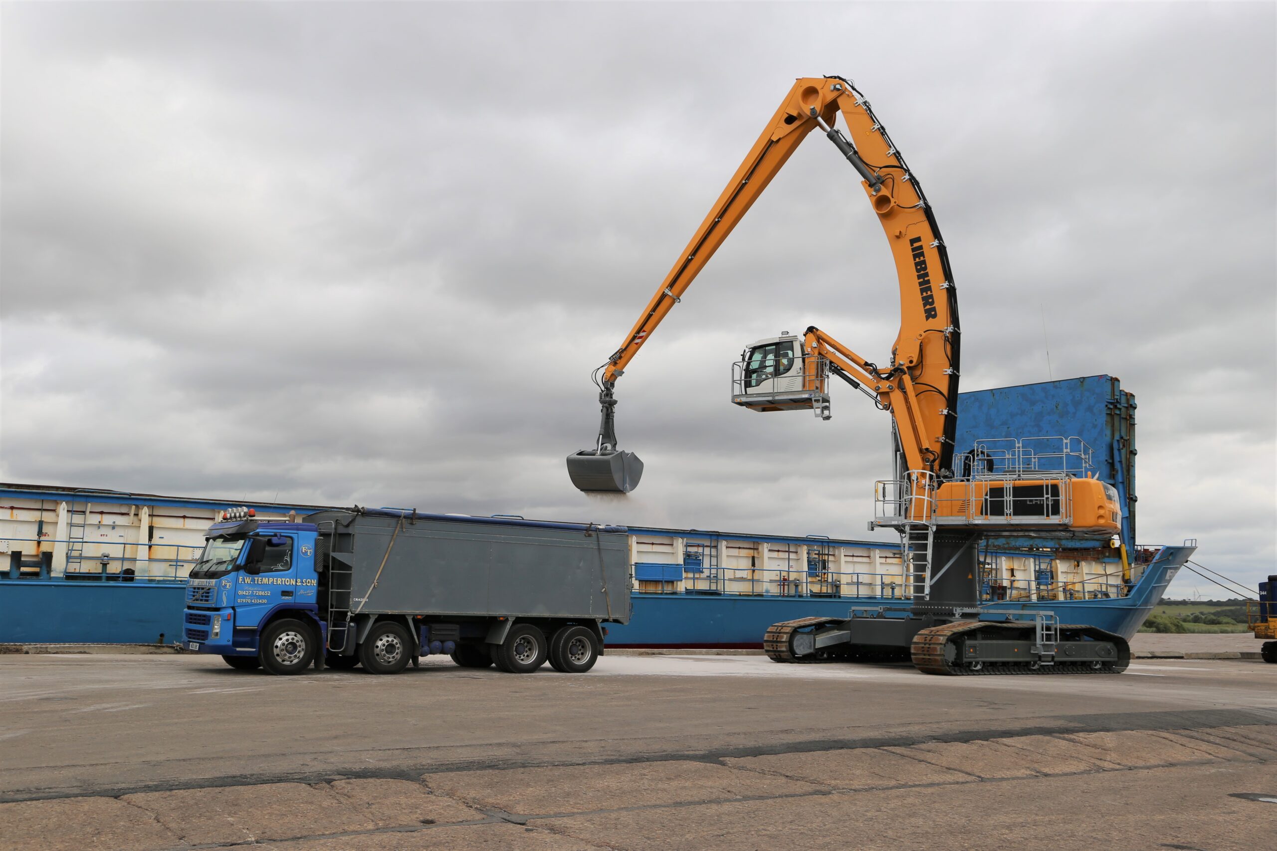PD Ports' new Liebherr machinery at Groveport