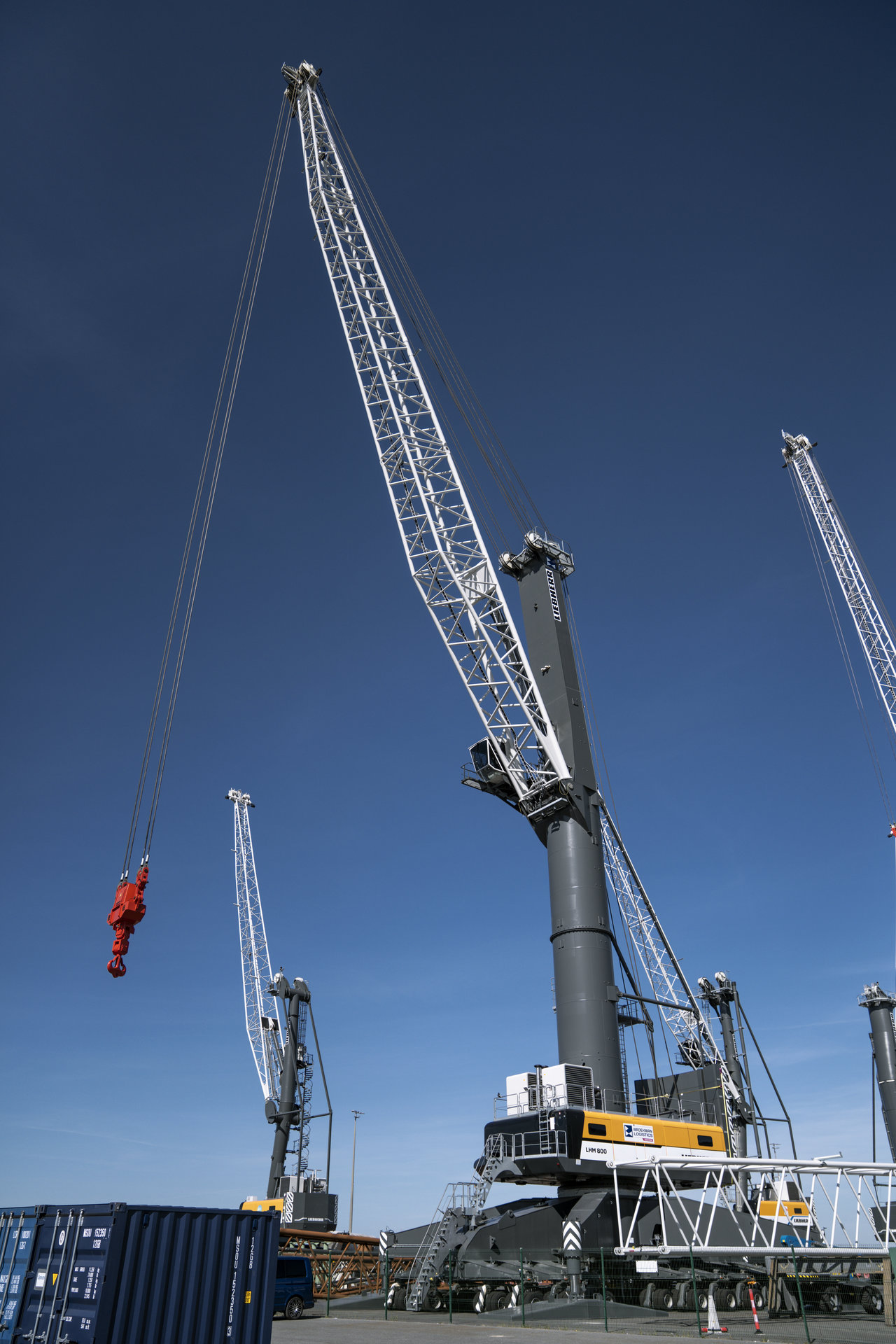 A new Liebherr adds to Broekman Logistics' heavy-lift capacity