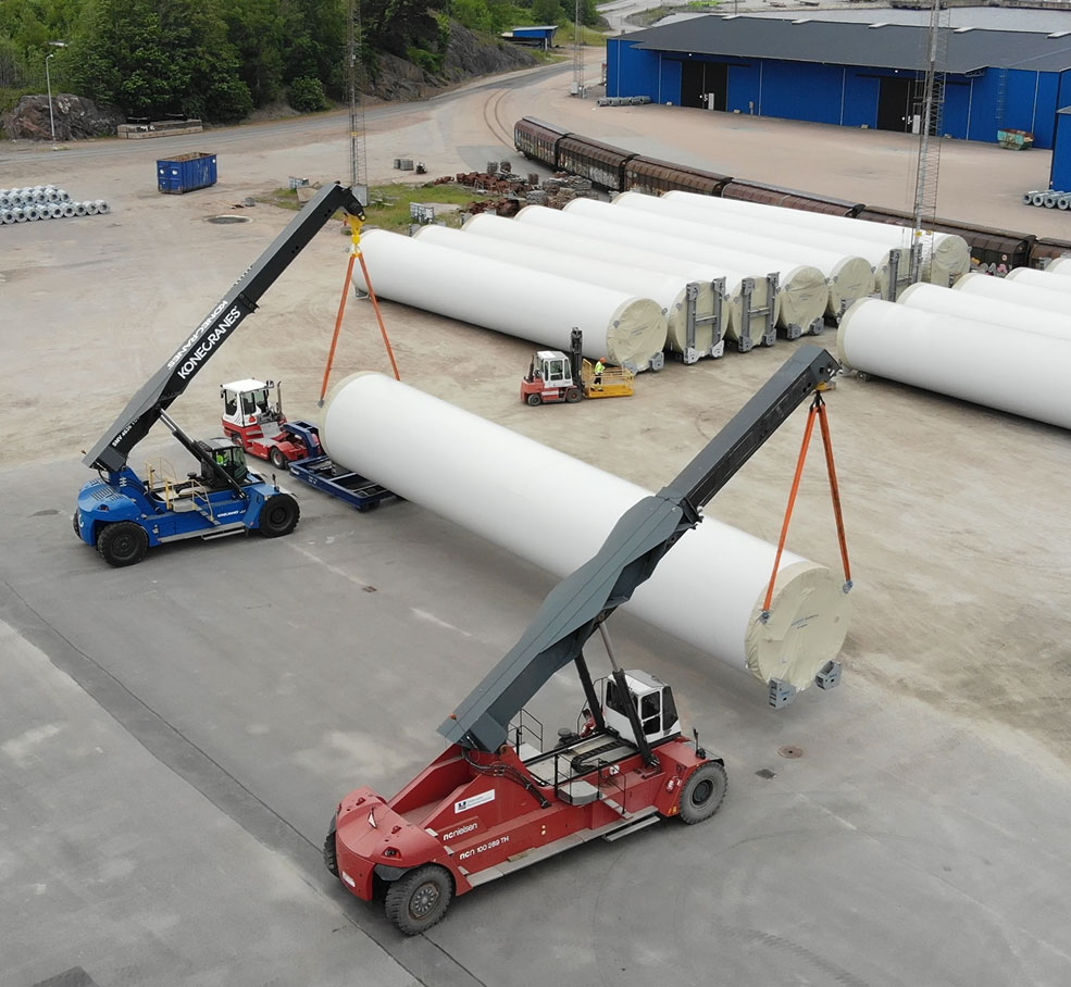 Uddevalla's 'jacked' reachstacker starts its operations